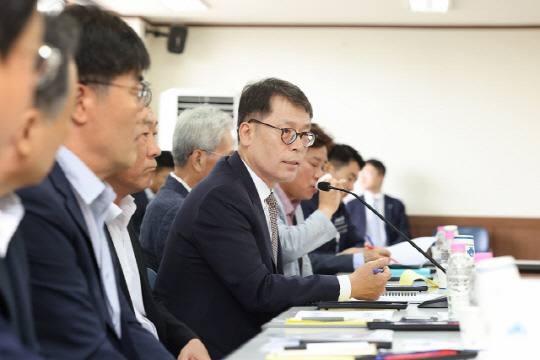 김성태 기업은행장이 24일 울산 남구 울산상공회의소에서 열린 현장 간담회에서 발언하고 있다. [사진=기업은행]